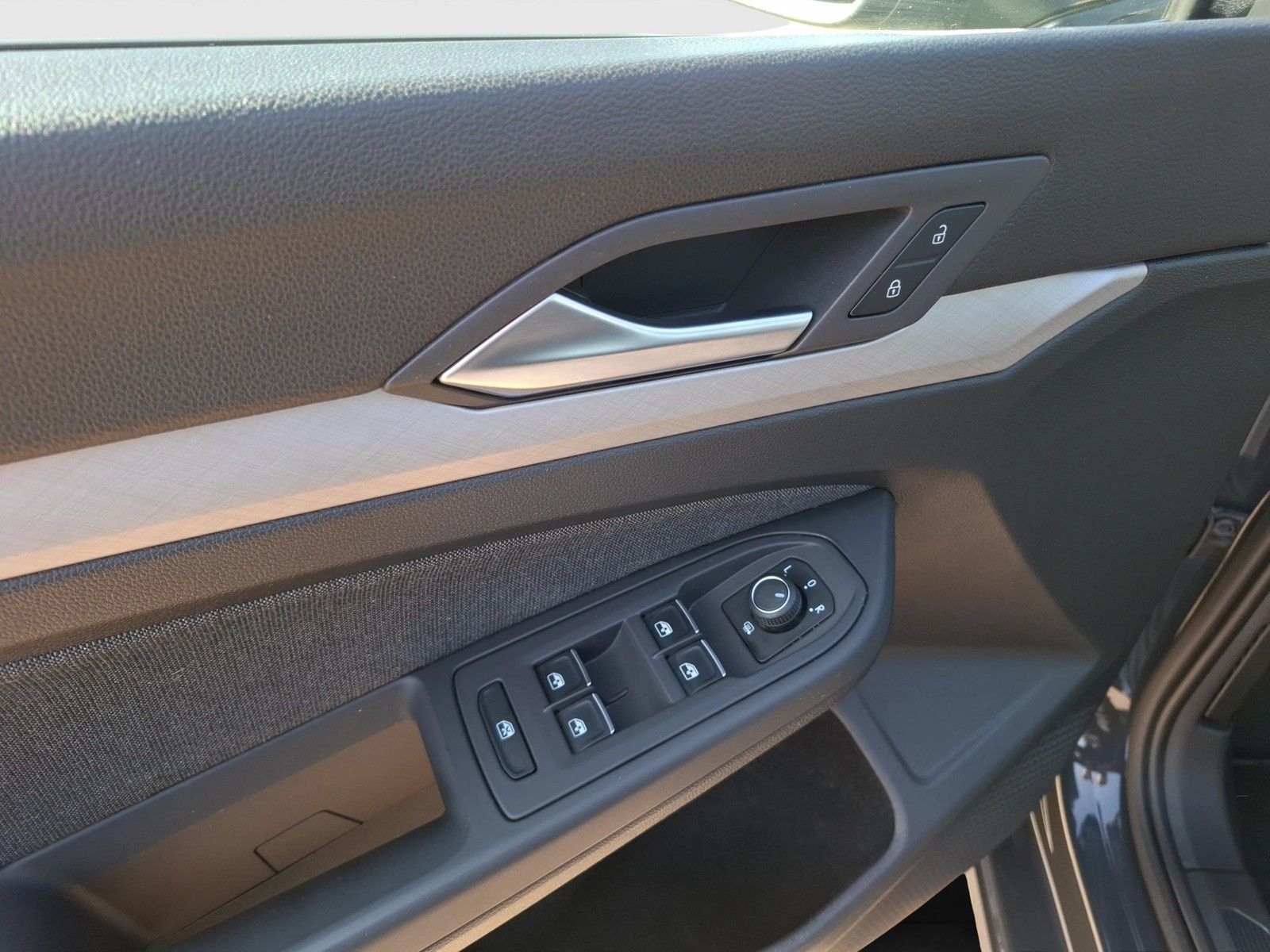 Fahrzeugabbildung Volkswagen Golf VIII Variant TDI Life DSG Standhzg LED Navi