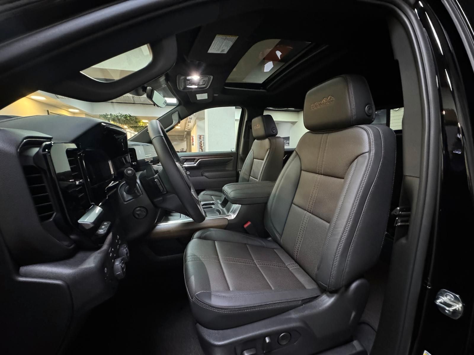 Fahrzeugabbildung Chevrolet 26 SILVERADO MIDNIGHT HIGH COUNTRY 6.2L V8-4x4