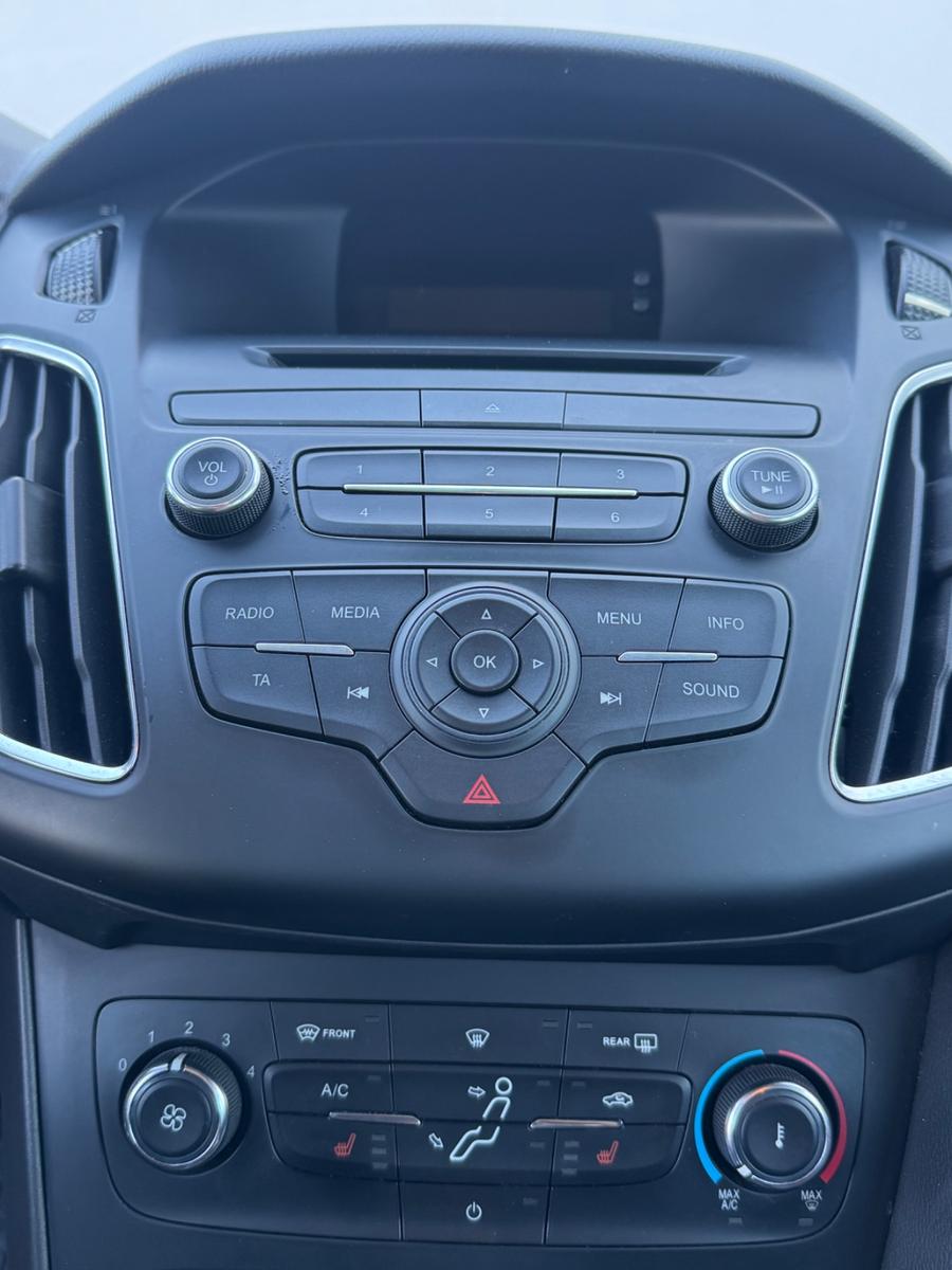 Ford Focus 2015 — photo 18