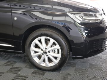 Volkswagen Caddy Maxi eHYBRID DSG STYLE ACC KAM 7SITZ AHK