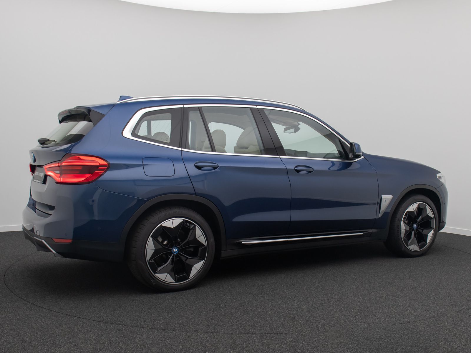 Fahrzeugabbildung BMW iX3 Impressive 360° ACC H/K Komfort DAB AHK 20"