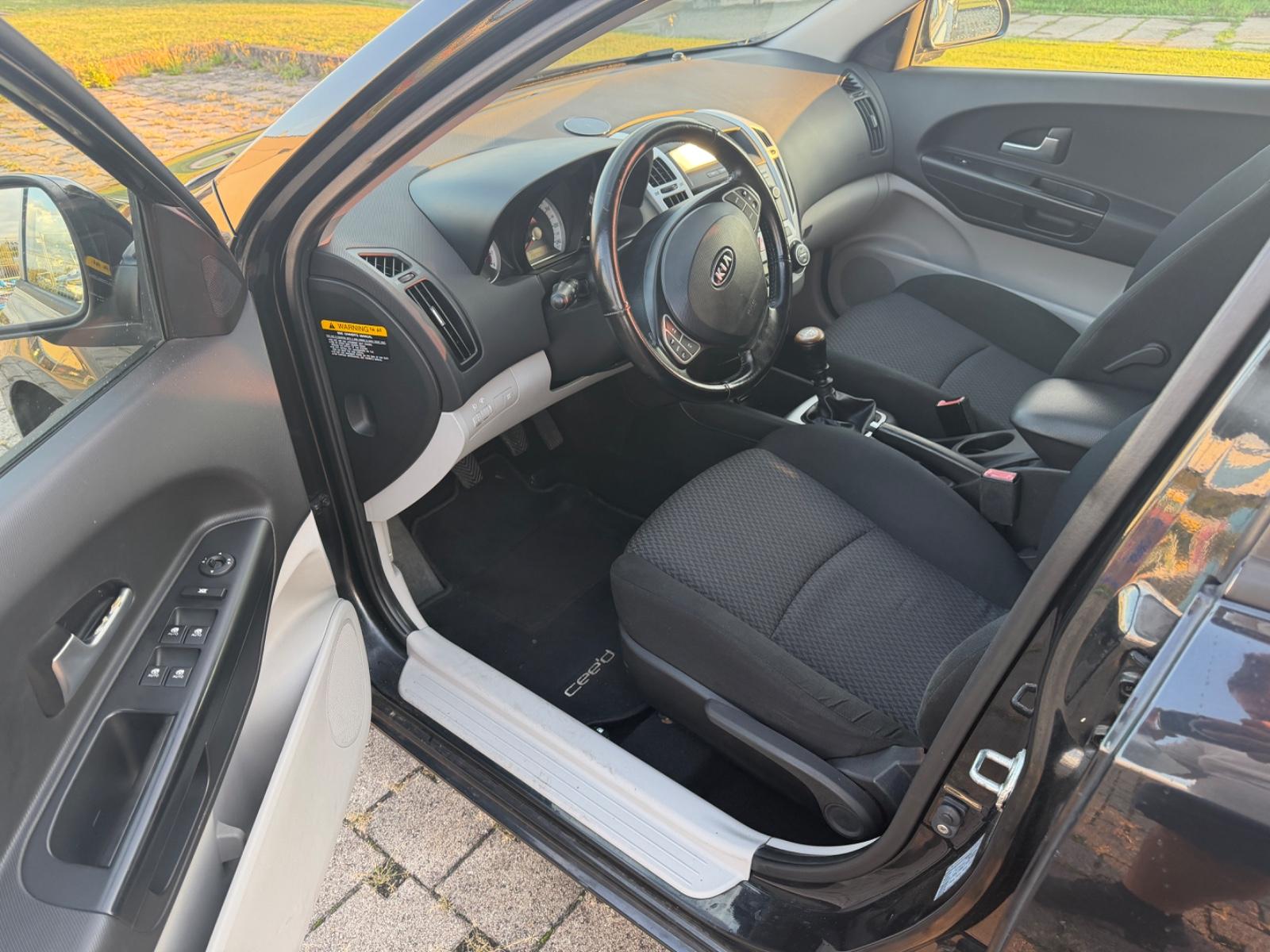 Kia ANDERE Ceed Sportswagon EX