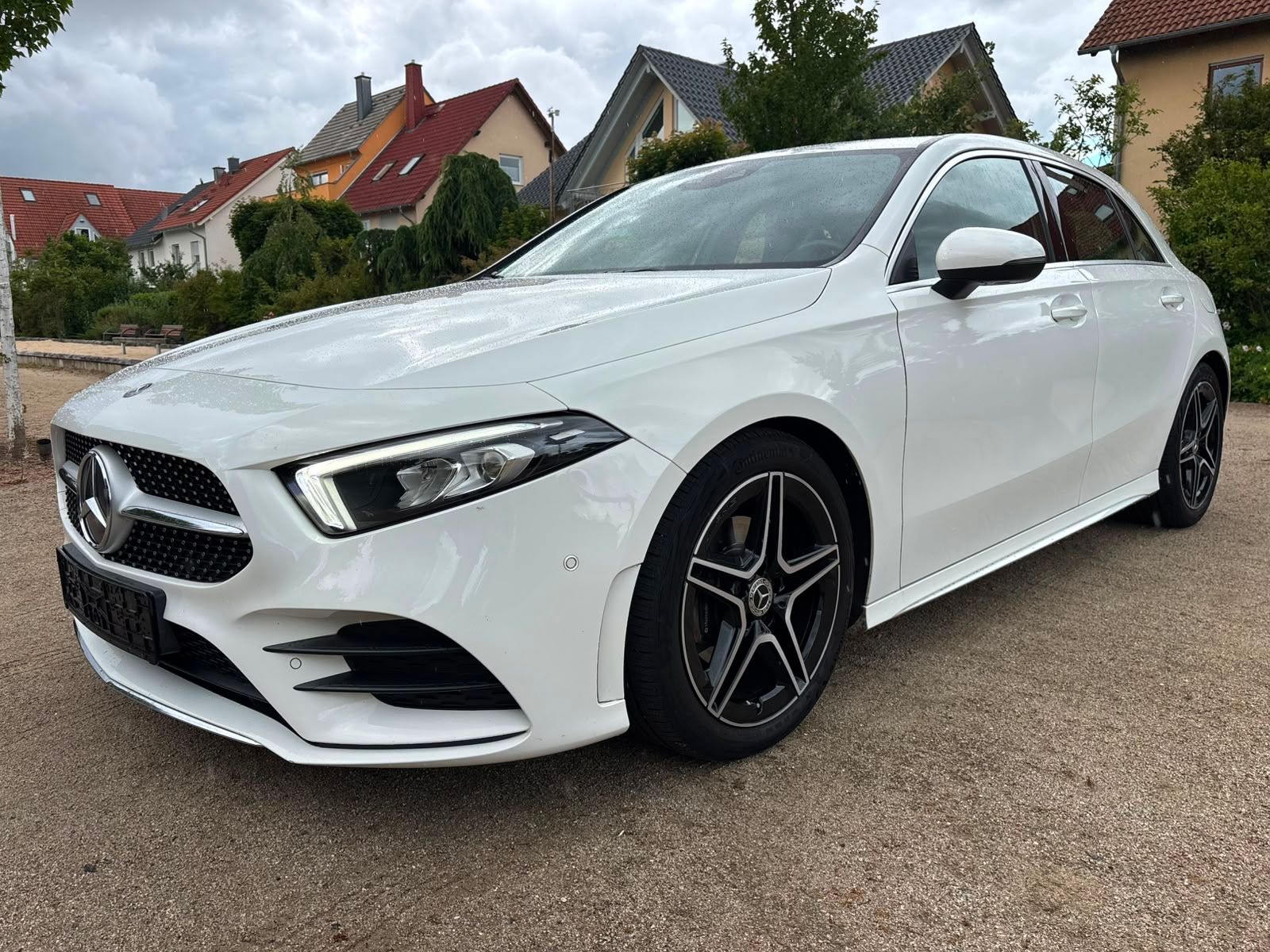 MERCEDES-BENZ A 200 AMG*Kamera*PDC*LED*Leder*Navi*HUD*MBUX