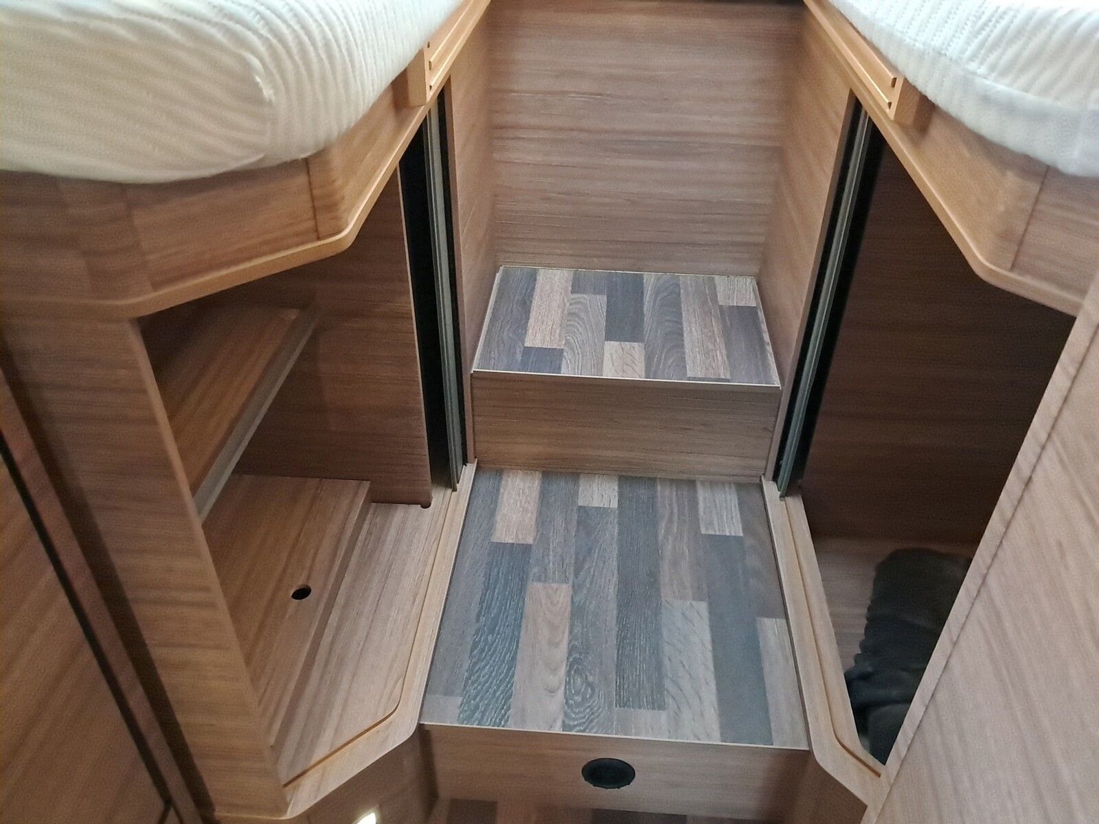 Fahrzeugabbildung Weinsberg CaraCompact Suite MB EDITION PEPPER 640 MEG AHK