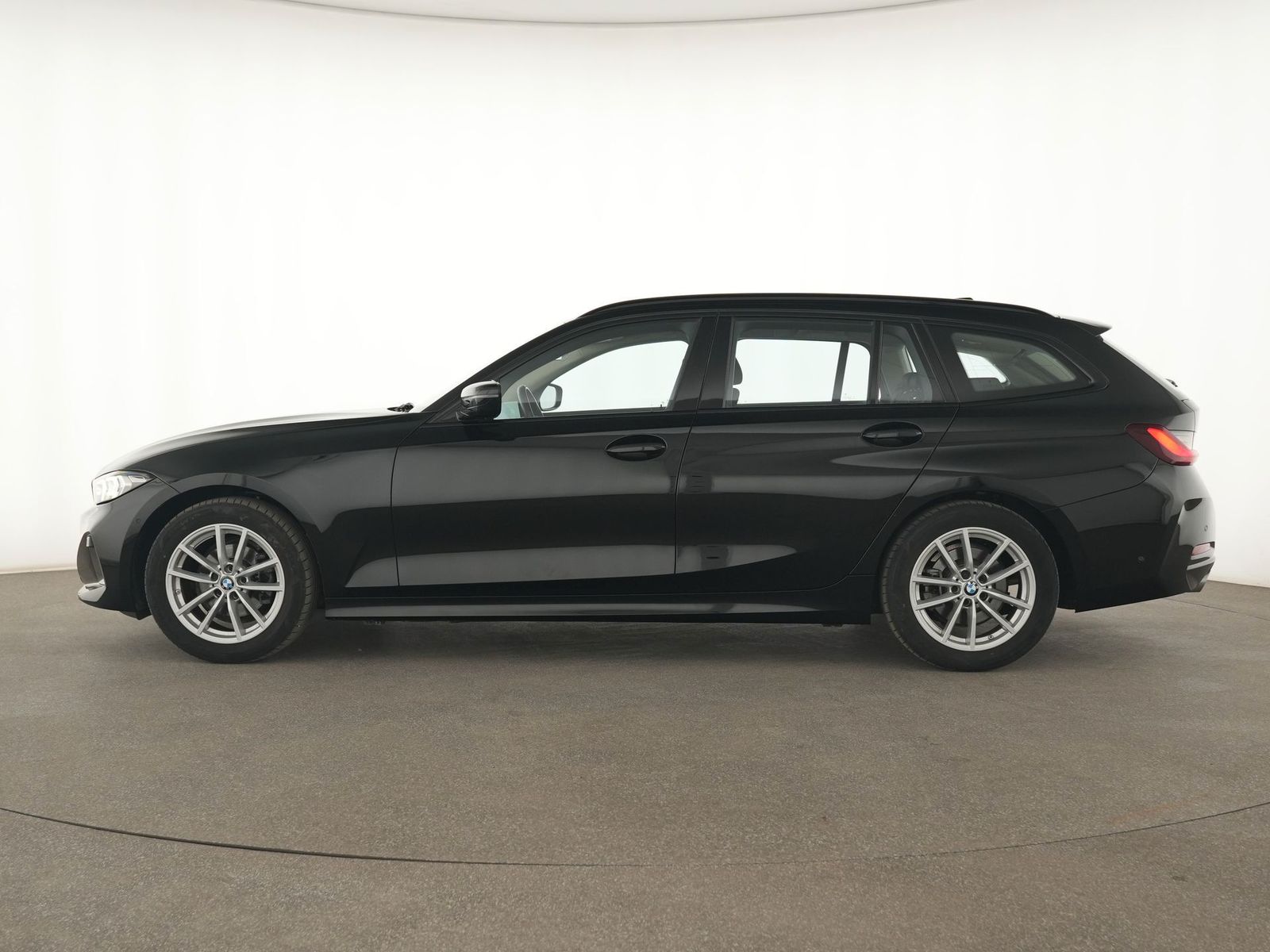 BMW 318i Touring LED|Kamera|HuD|Park-Assist|SHZ|Temp foto 9