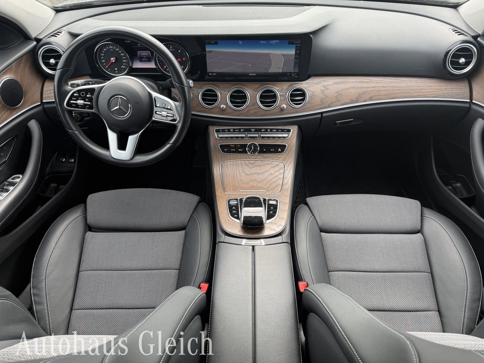 Fahrzeugabbildung Mercedes-Benz E 220 T d Avantgarde 4Matic (EURO 6d) COMAND APS