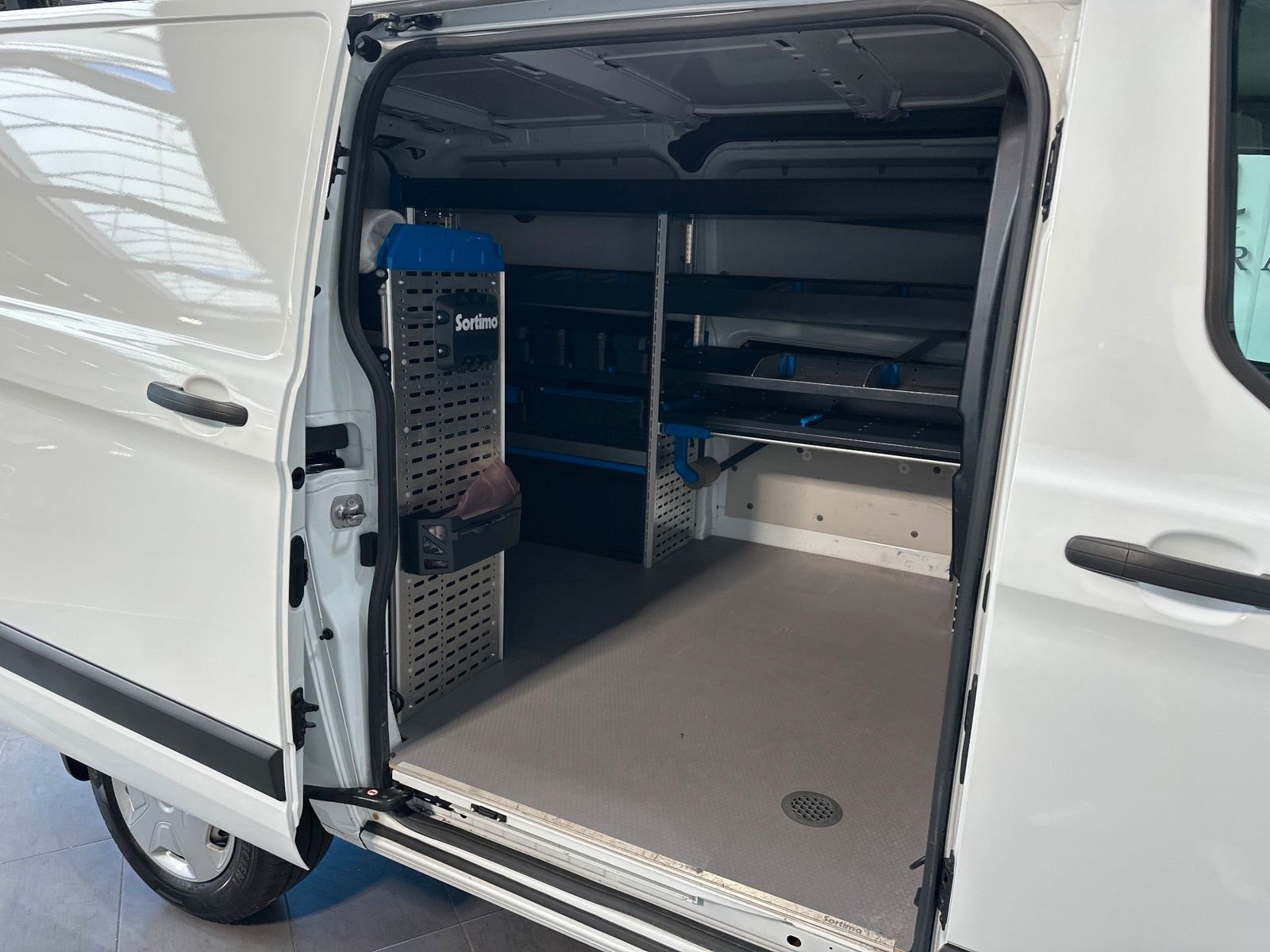 Fahrzeugabbildung Ford Transit Custom 280 L1H1 SORTIMO+NAV+KAMERA+PDC