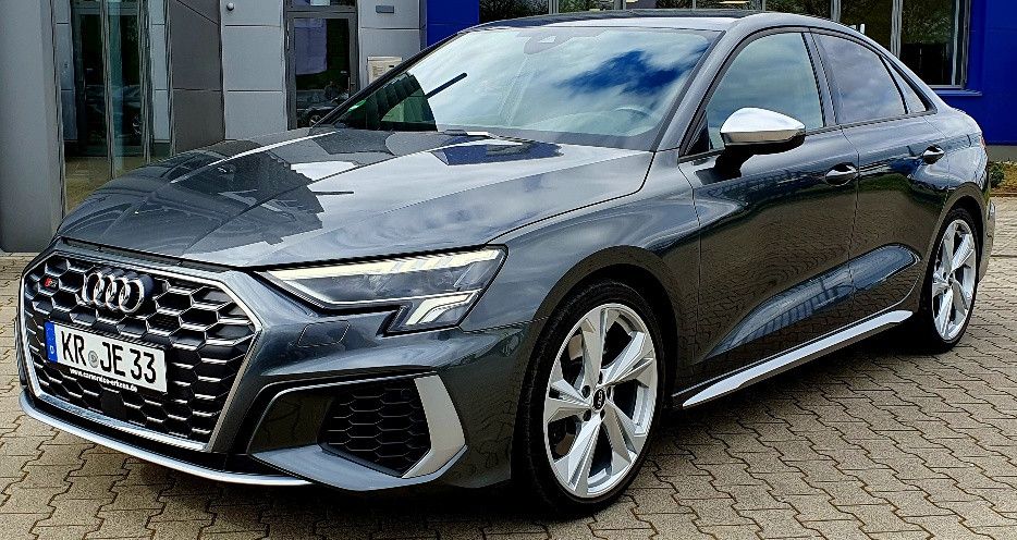 AUDI S3 Limousine 2.0 TFSI quattro Daytonagrau "19er