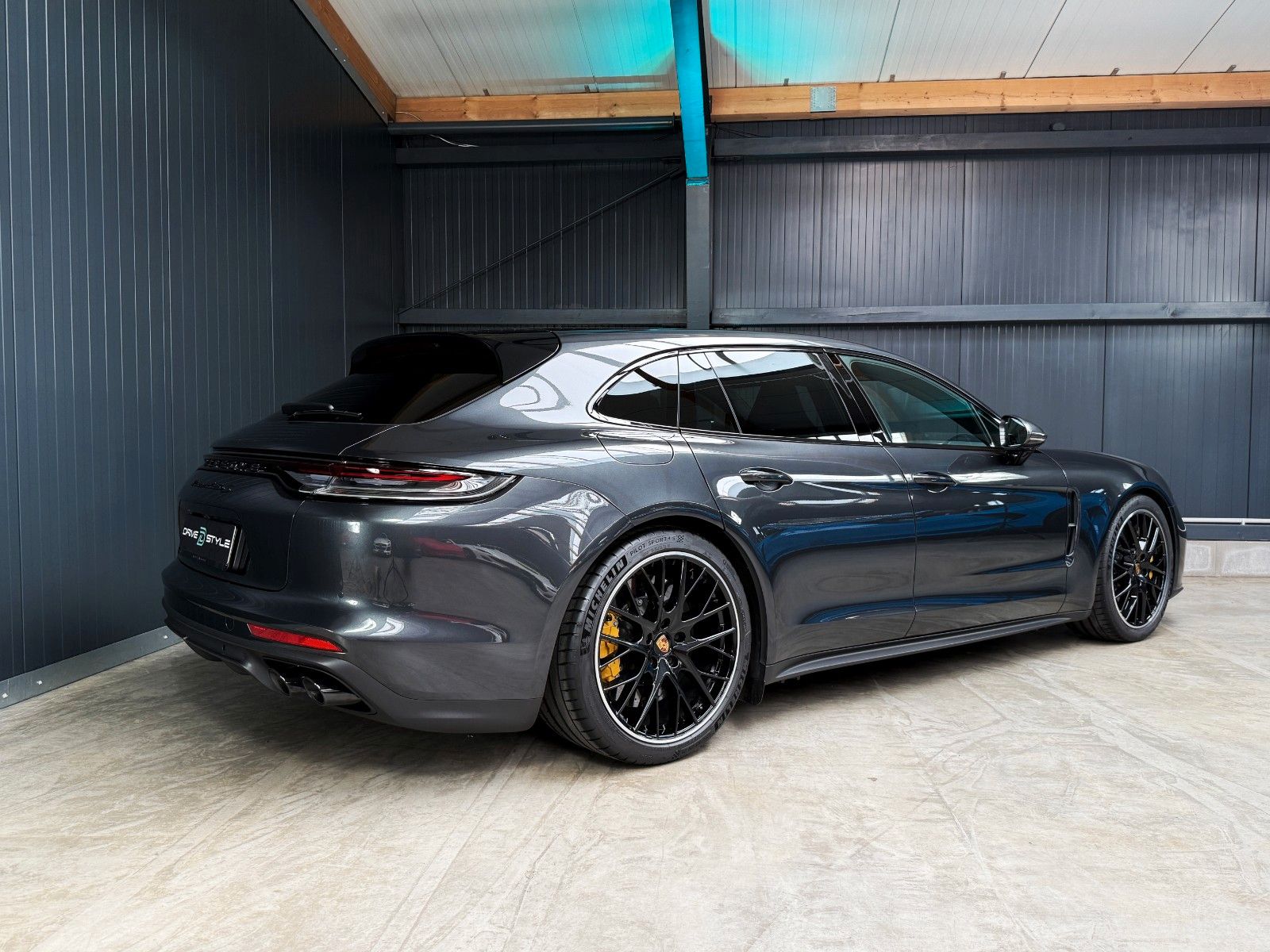 Fahrzeugabbildung Porsche Panamera Sport Turismo Turbo S + Approved + PCCB