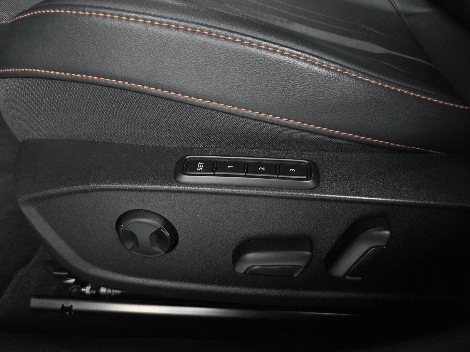 Fahrzeugabbildung CUPRA Leon Sportstourer VZ 1.4 e-Hybrid SHZ LED NAVI