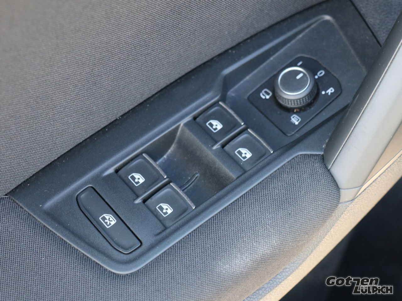 Fahrzeugabbildung Volkswagen Tiguan Active 1.5 TSI Navi LED PDC Rear View