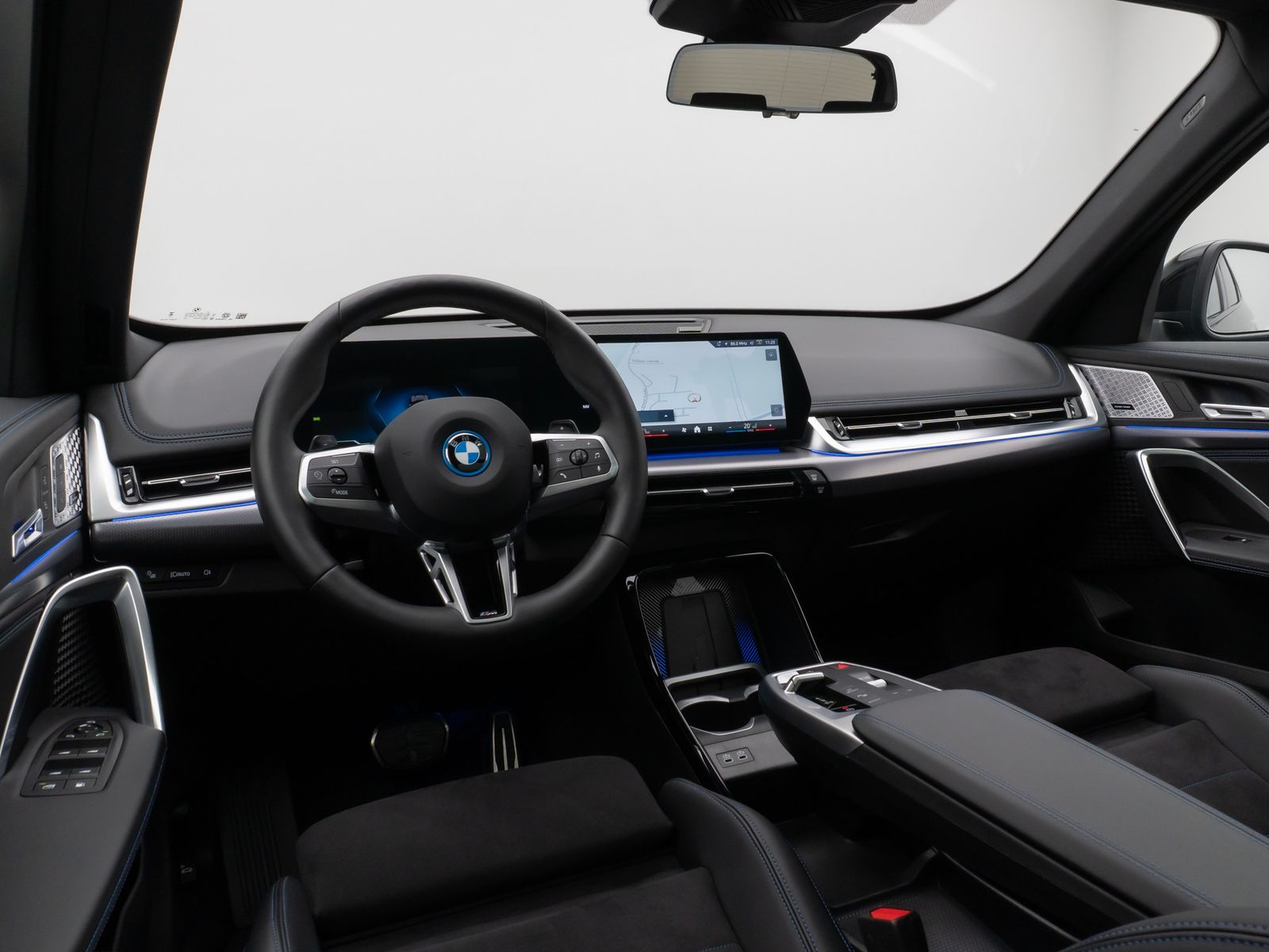 Fahrzeugabbildung BMW X1 xD25e M Sport Panorama Kamera H/K DAB Komfort