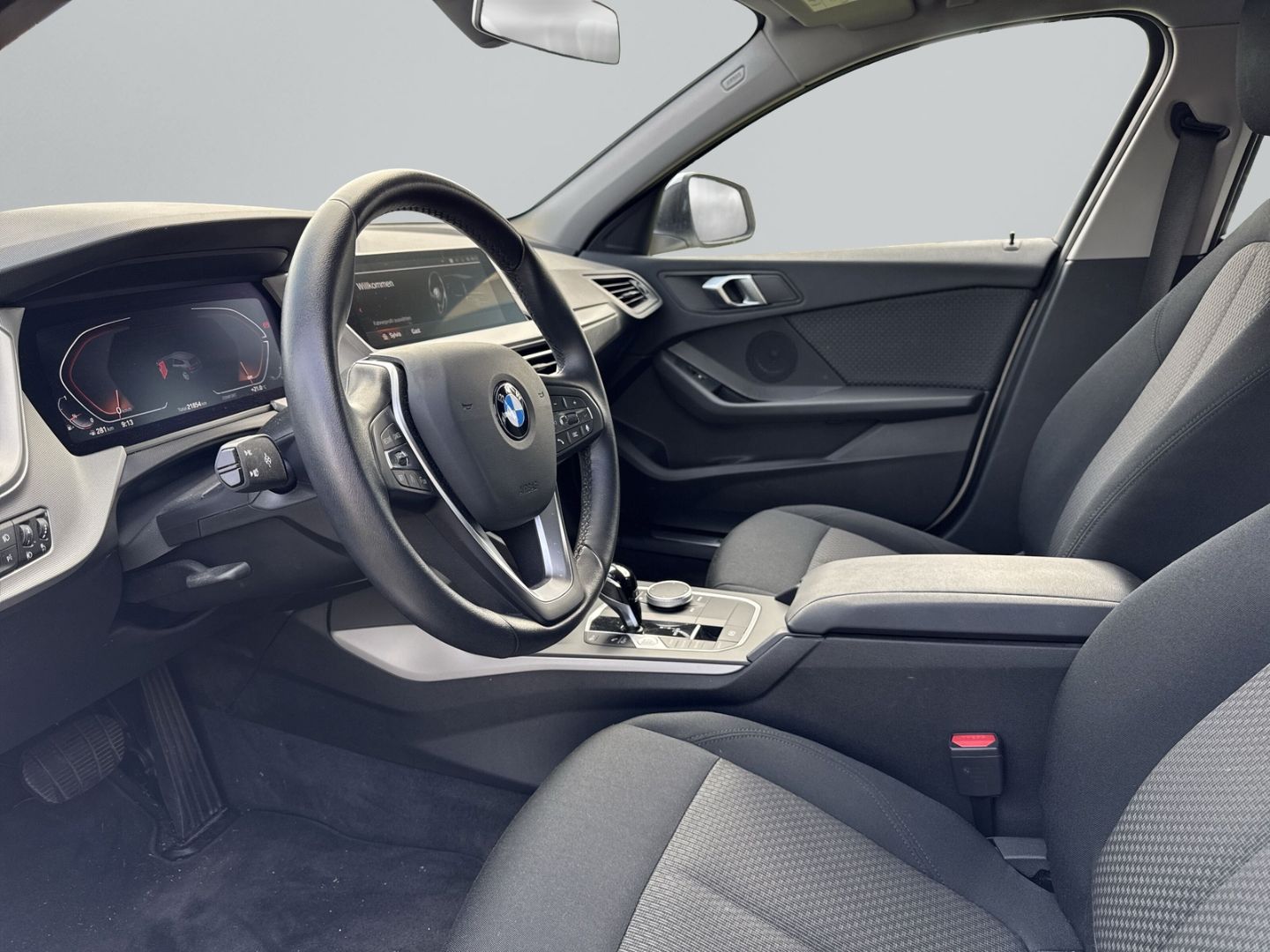 BMW 118 i Advantage Driving Assitant Fernlichtassist foto 15