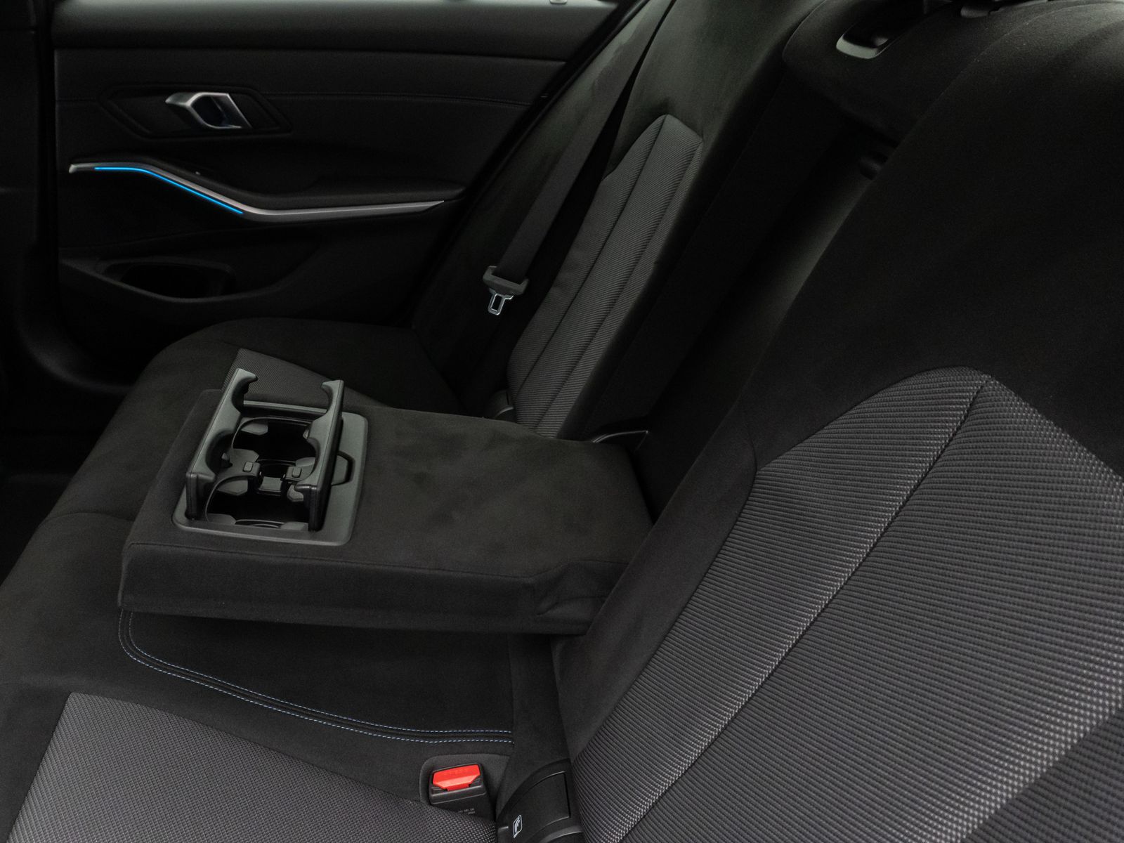 Fahrzeugabbildung BMW 320i xD M Sport 360°HUD DAB HiFi Stop&Go Komfort