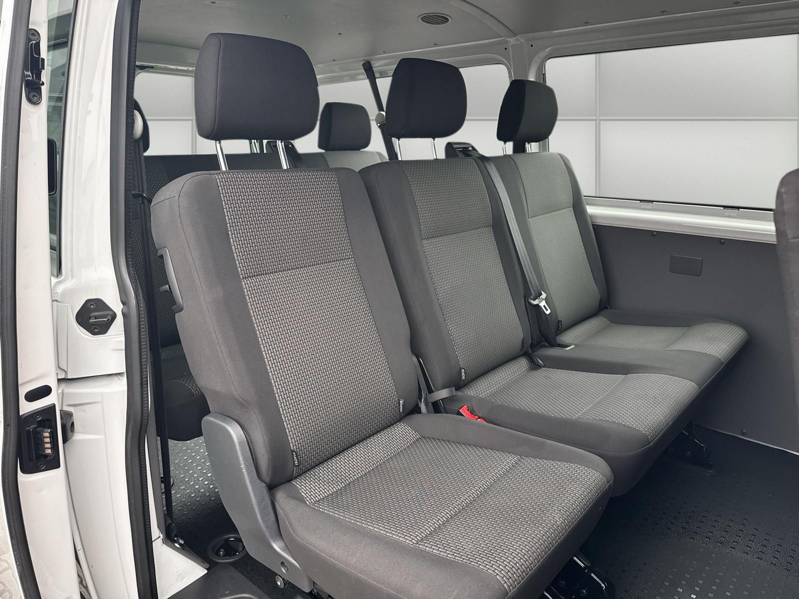 Fahrzeugabbildung Volkswagen T6.1 Transporter Kombi lang FWD 2.0 TDI 9-Sitzer