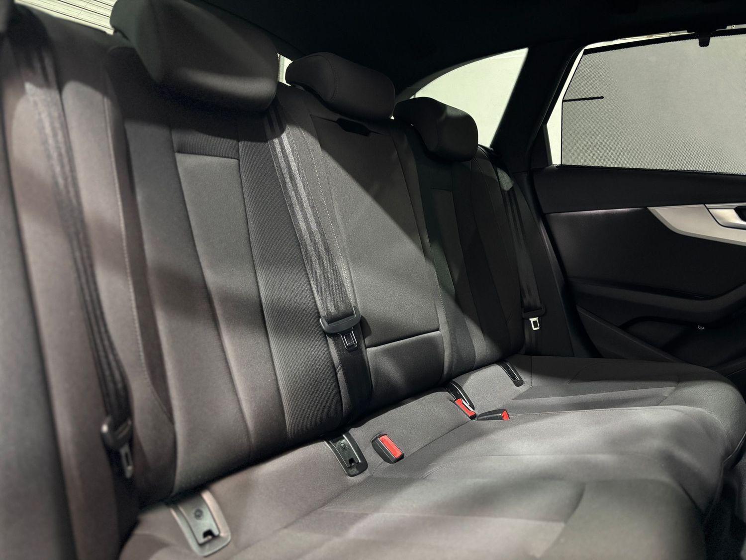 Fahrzeugabbildung Audi A4 35 TDI S line #LED#Digital#Tempomat#AHK#Ambie