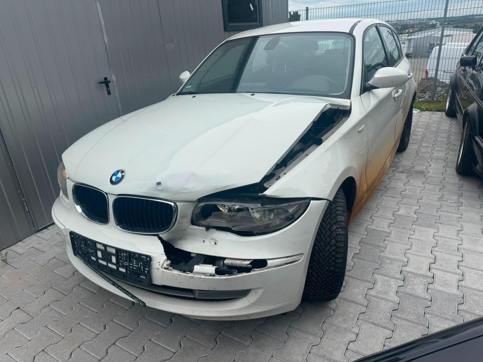 BMW 118d Automatik Navi *Unfallschaden*