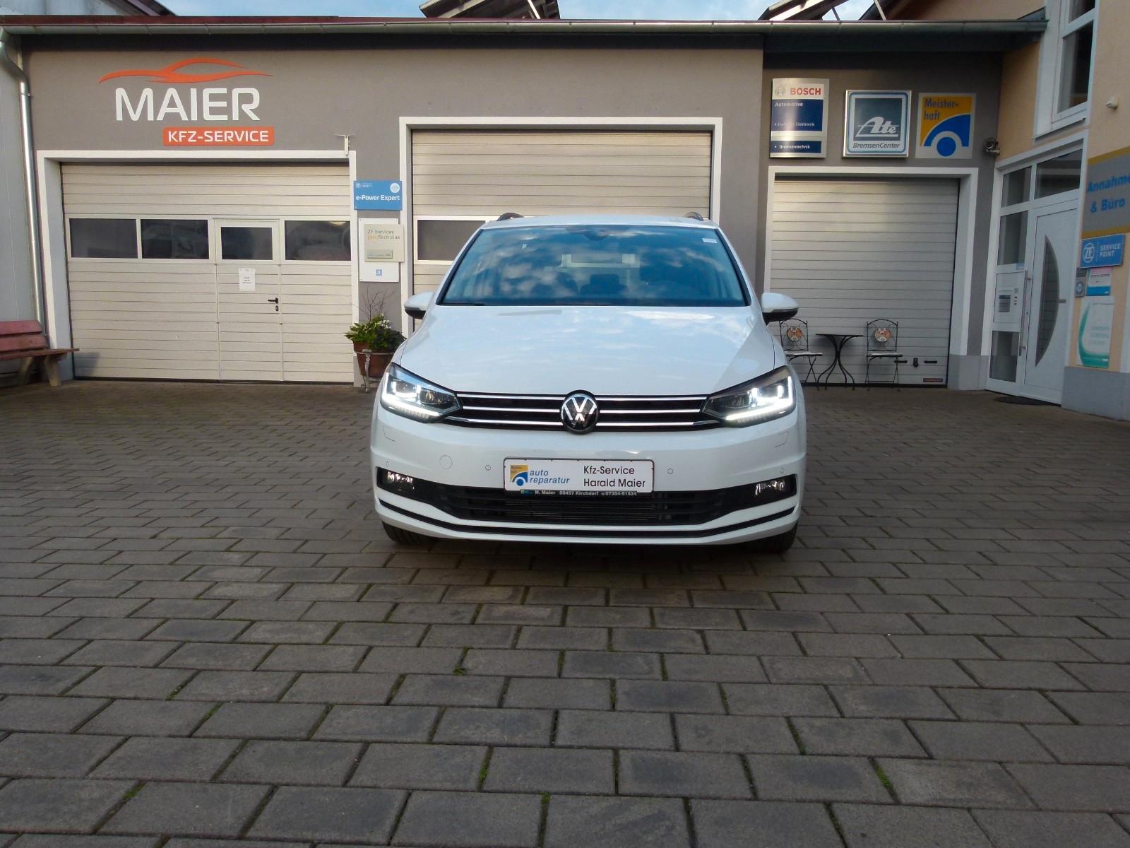 Volkswagen Touran in weiß/schwarz/grau