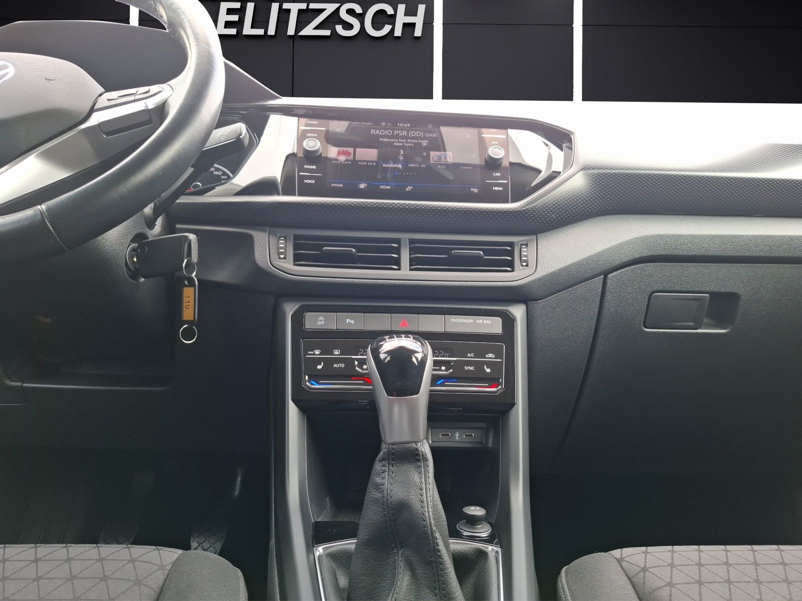 Fahrzeugabbildung Volkswagen T-Cross TSI Life Navi Climatronic RFK SH LM