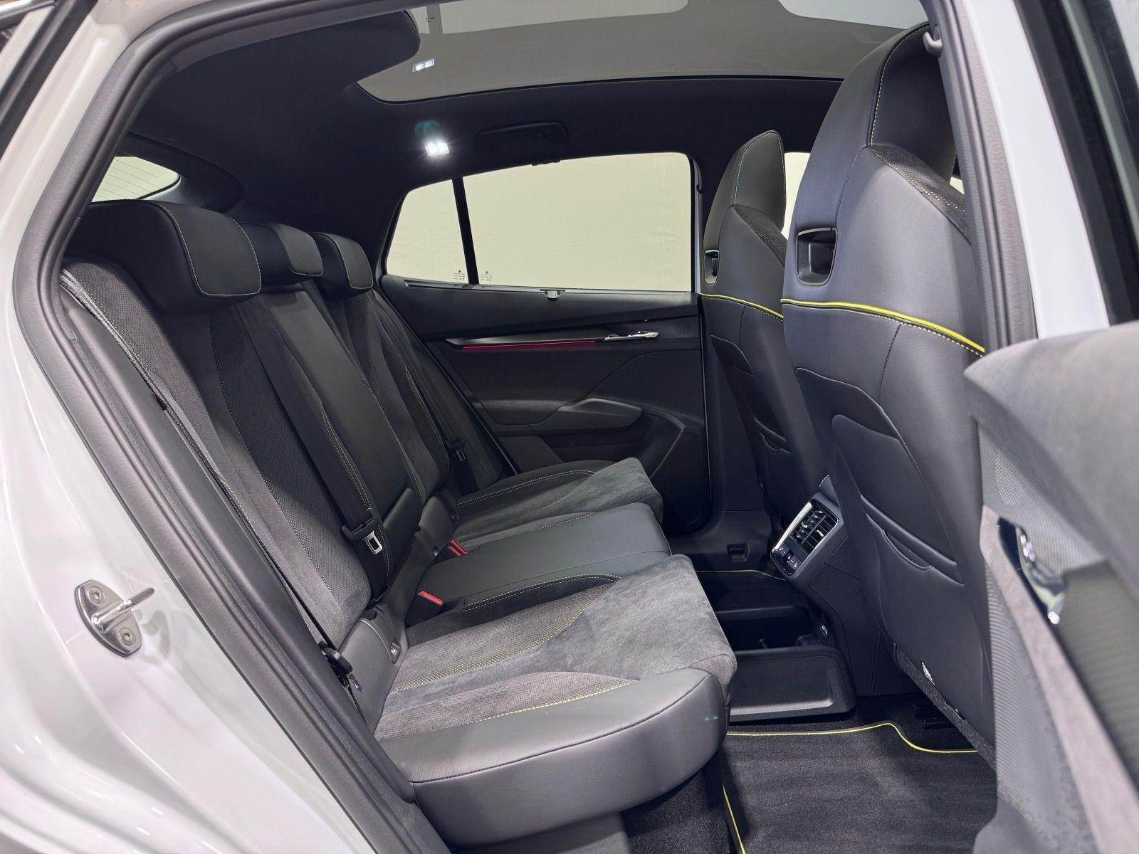 Skoda Enyaq Coupé RS | MATRIX NAVI PANO AHK HUD DCC