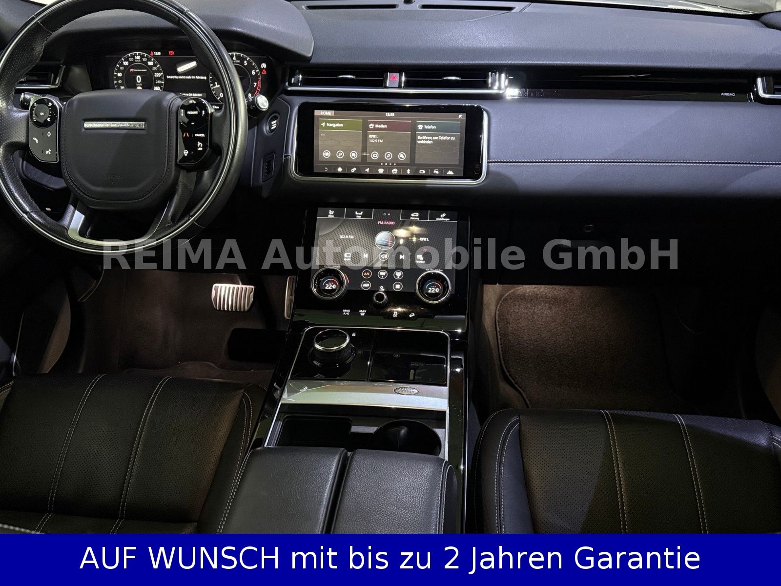 Fahrzeugabbildung Land Rover Range Rover Velar 3,0i R-Dynamic AWD, Pano