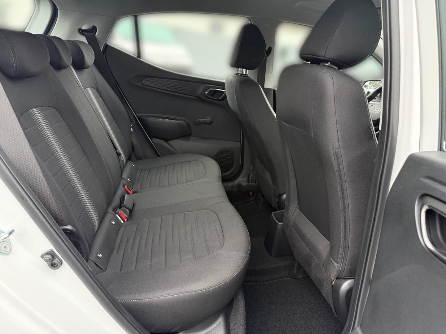 Fahrzeugabbildung Hyundai i10 FL 1.0 MT 2WD Trend Klima Parksensoren