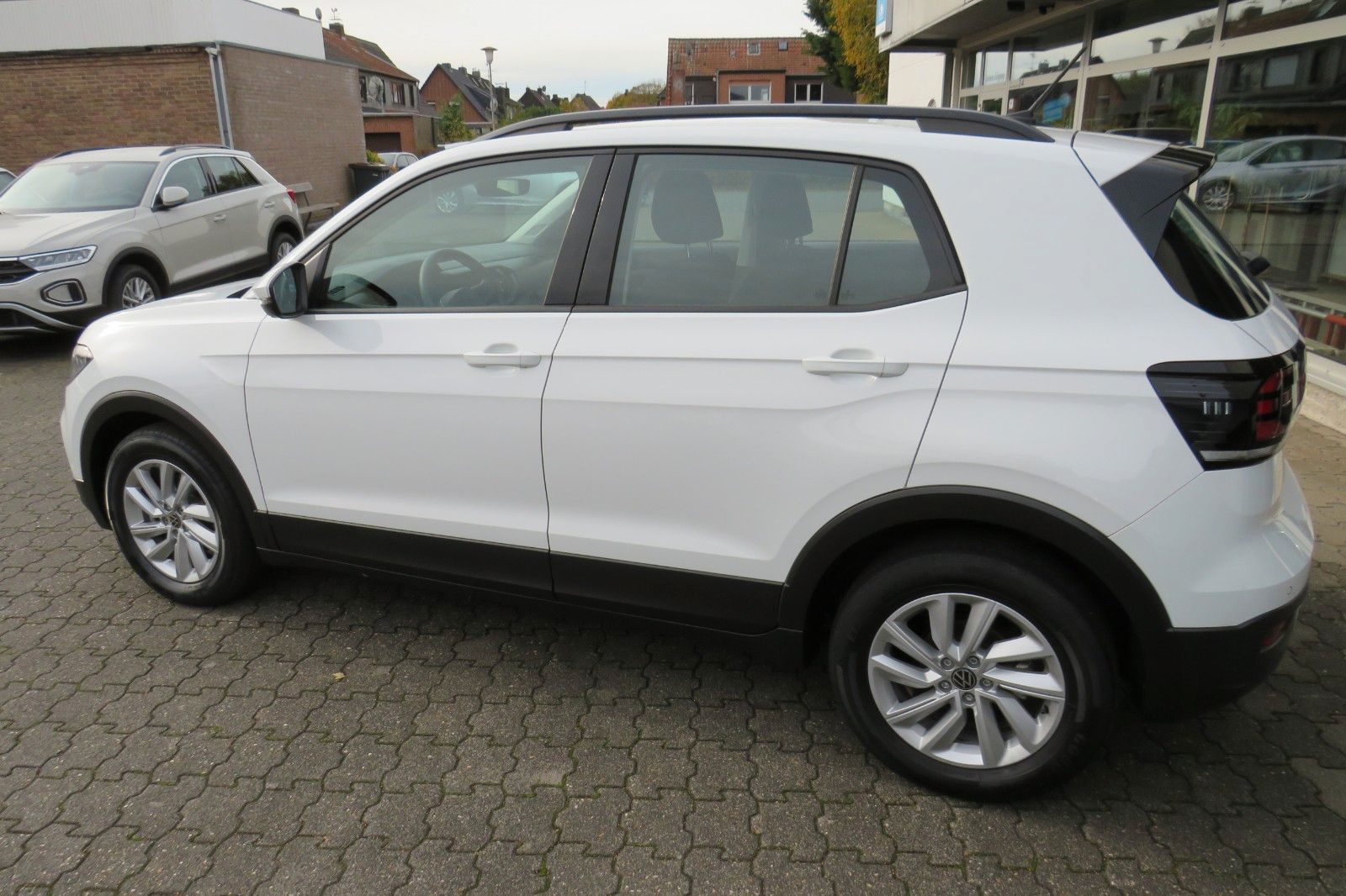 Fahrzeugabbildung Volkswagen T-Cross Life DSG PDC TELVOR SITZH. 1H.