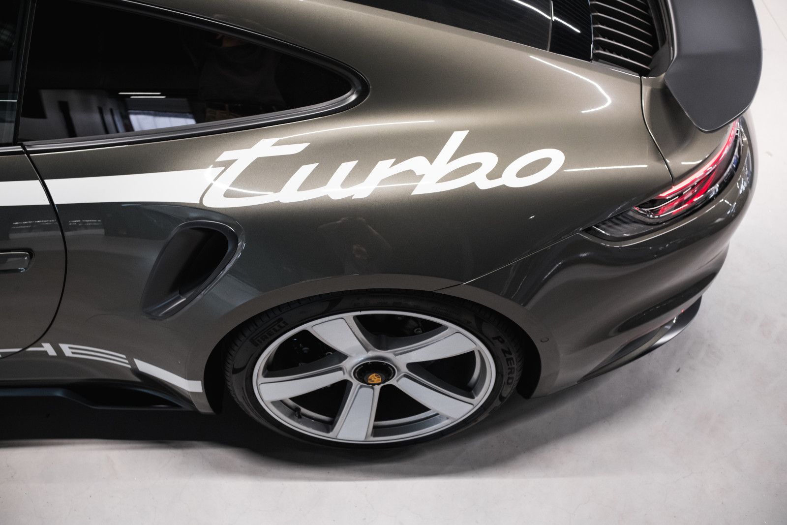 Fahrzeugabbildung Porsche 992/911 Turbo 50 Jahre Heritage-Nachtsicht-Inno