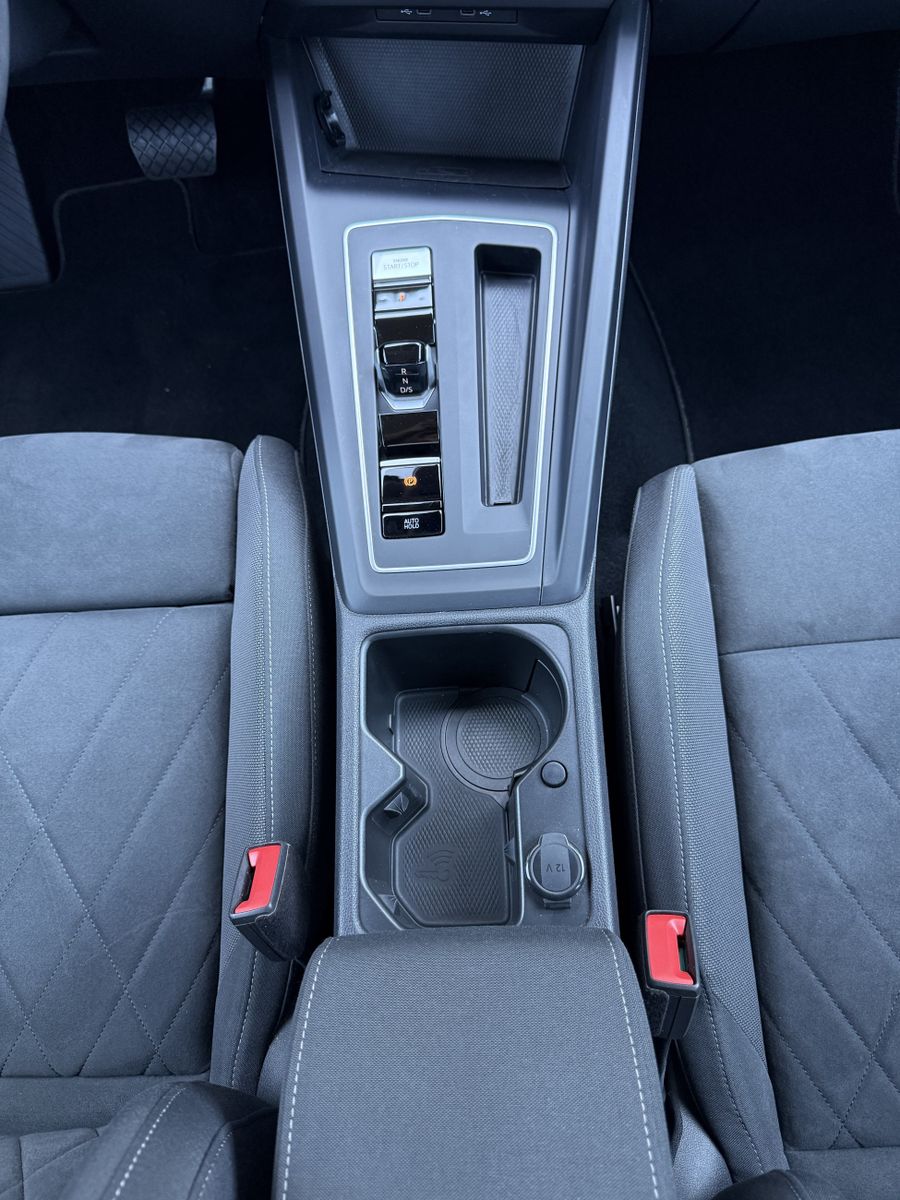 Fahrzeugabbildung Volkswagen Golf Style eHybrid DSG NAV+ACC+LED+SHZ+VCOCK+1HD