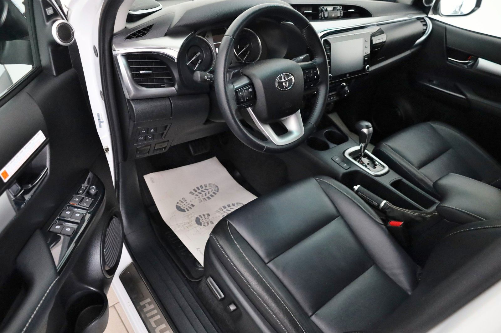 Fahrzeugabbildung Toyota Hilux 2.8 Executive,Leder,Navi, HardTop,LED,Kam.