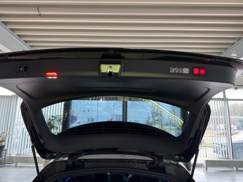 Fahrzeugabbildung Mercedes-Benz E 220 d T AMG AHK MBUX LED KeyLess SHZ Ambiente