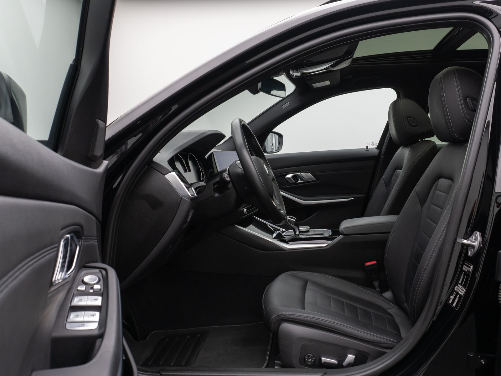 Fahrzeugabbildung BMW 320d Panorama HiFi PDC LED Geschwindigkeitsreg