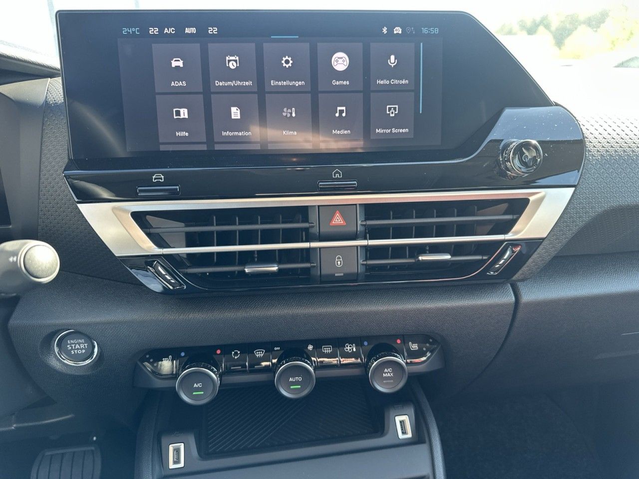 Fahrzeugabbildung Citroën C4 X Hybrid 145 Doppelkupplung 6-Gang MAX - mit KI generiert/bearbeitet