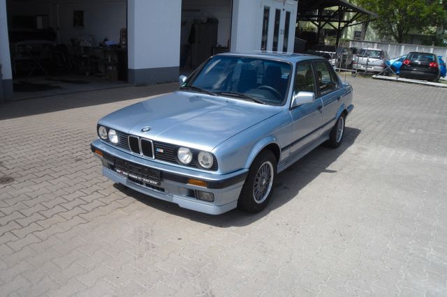 BMW 325 E30