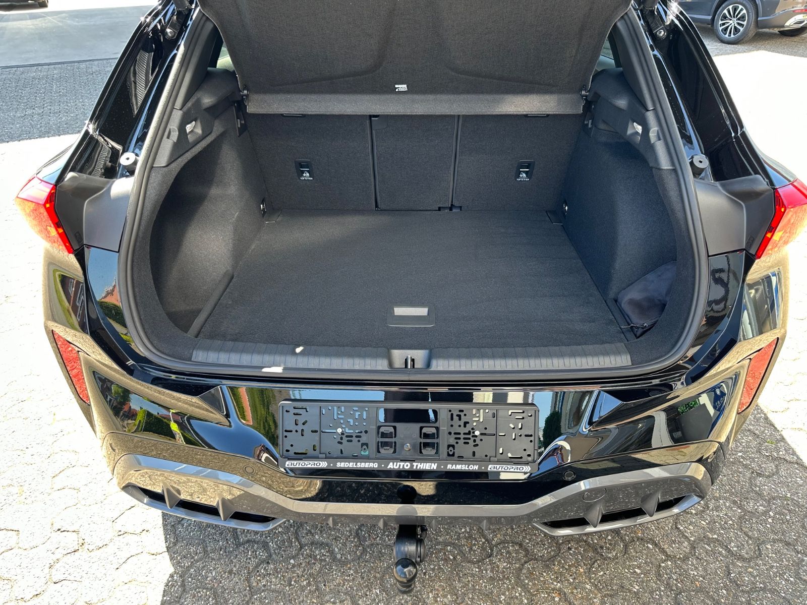 Fahrzeugabbildung CUPRA Terramar 1.5 eTSI DSG AHK/Navi/LED/ACC/18"
