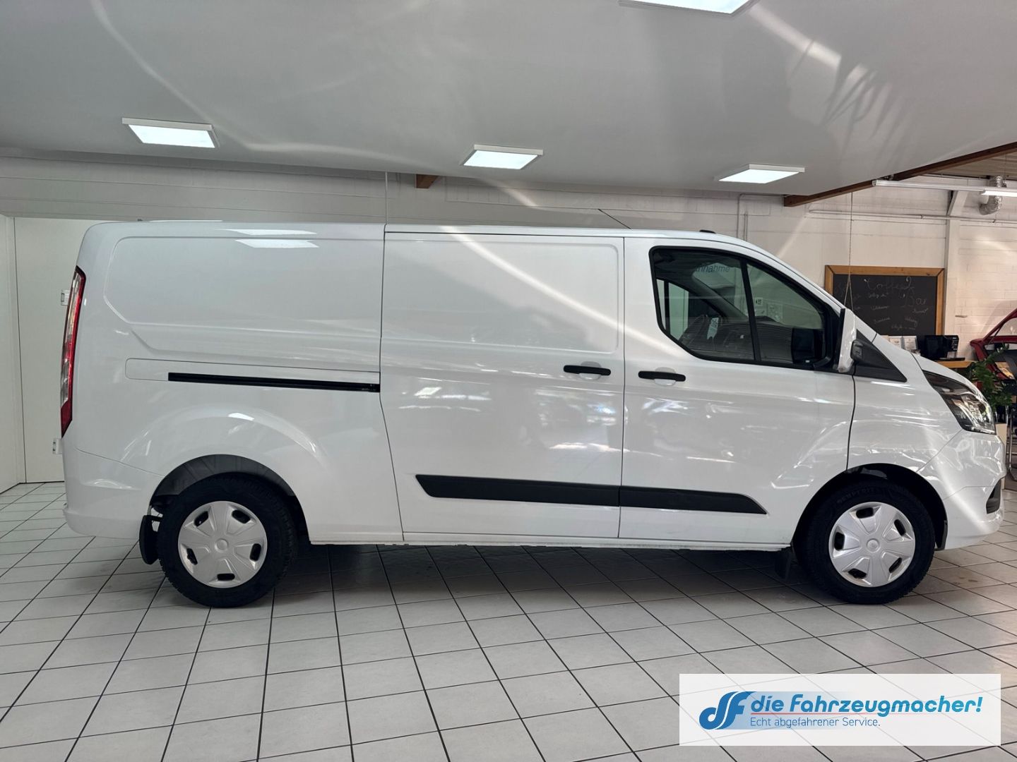 Fahrzeugabbildung Ford Transit Custom Kasten 320 L2 Trend 2.0 TDCi EU6d