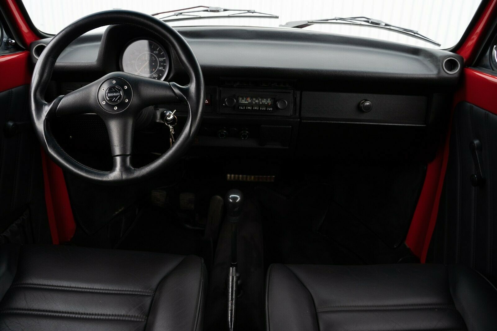 Fahrzeugabbildung Volkswagen Käfer Cabrio 1303 Sonderlack Porsche-Sitze