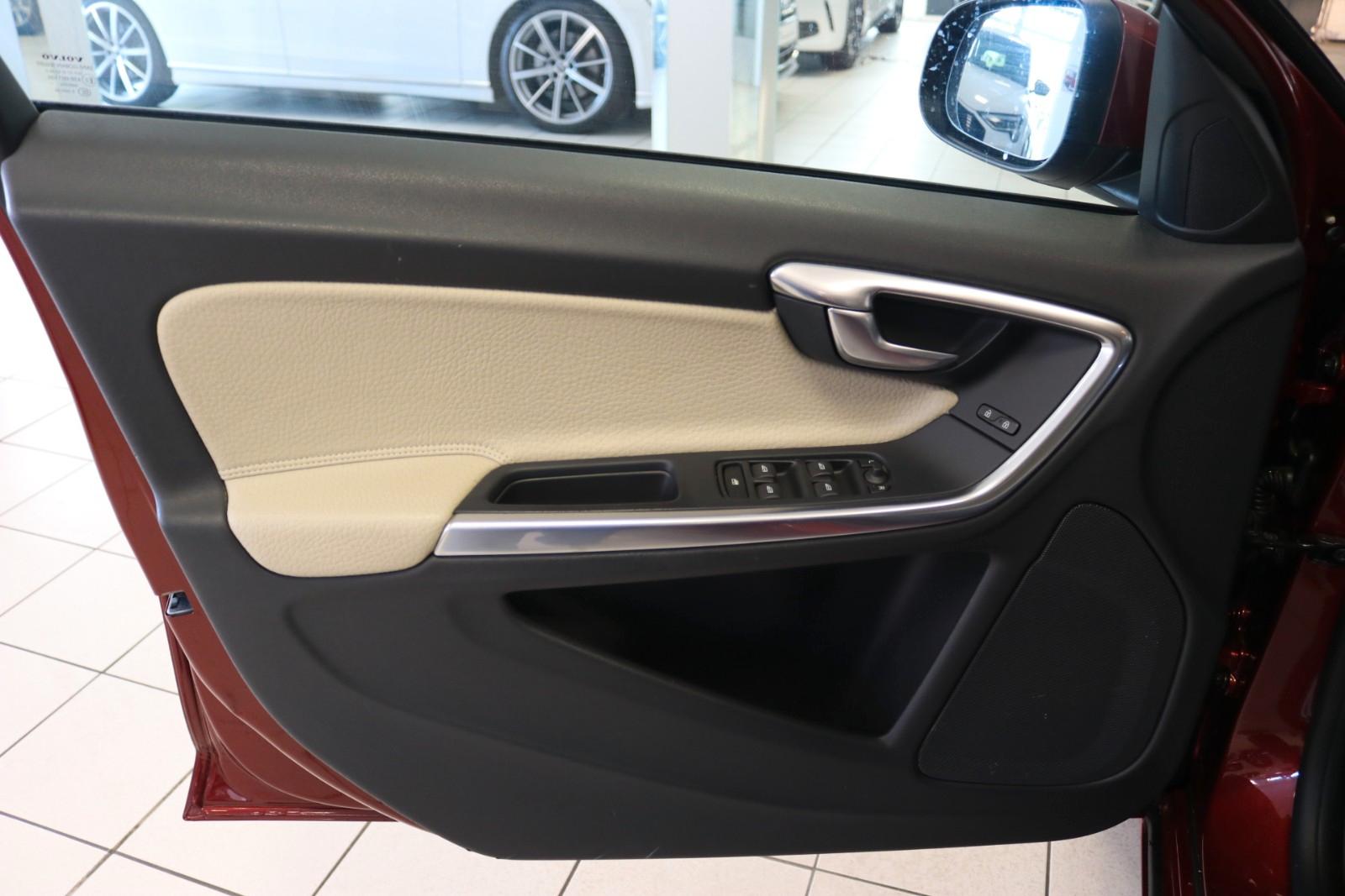 Volvo V60 2011 — photo 17