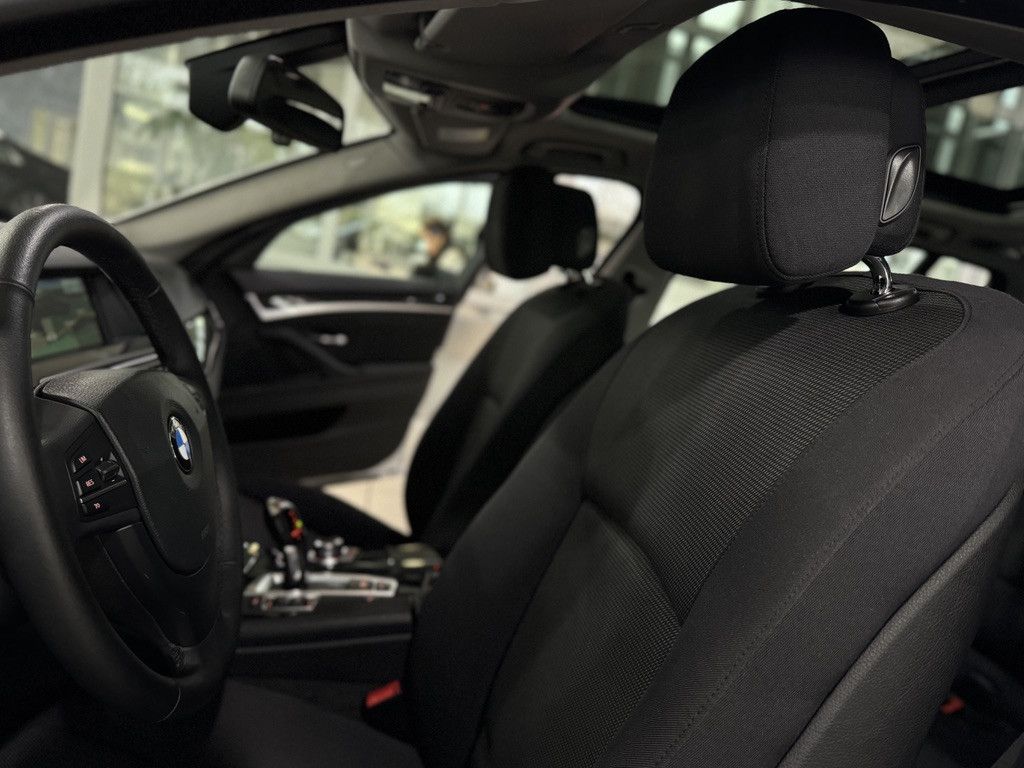 Fahrzeugabbildung BMW 520d Panorama PDC Xenon Sitzhzg NaviPro Tempomat