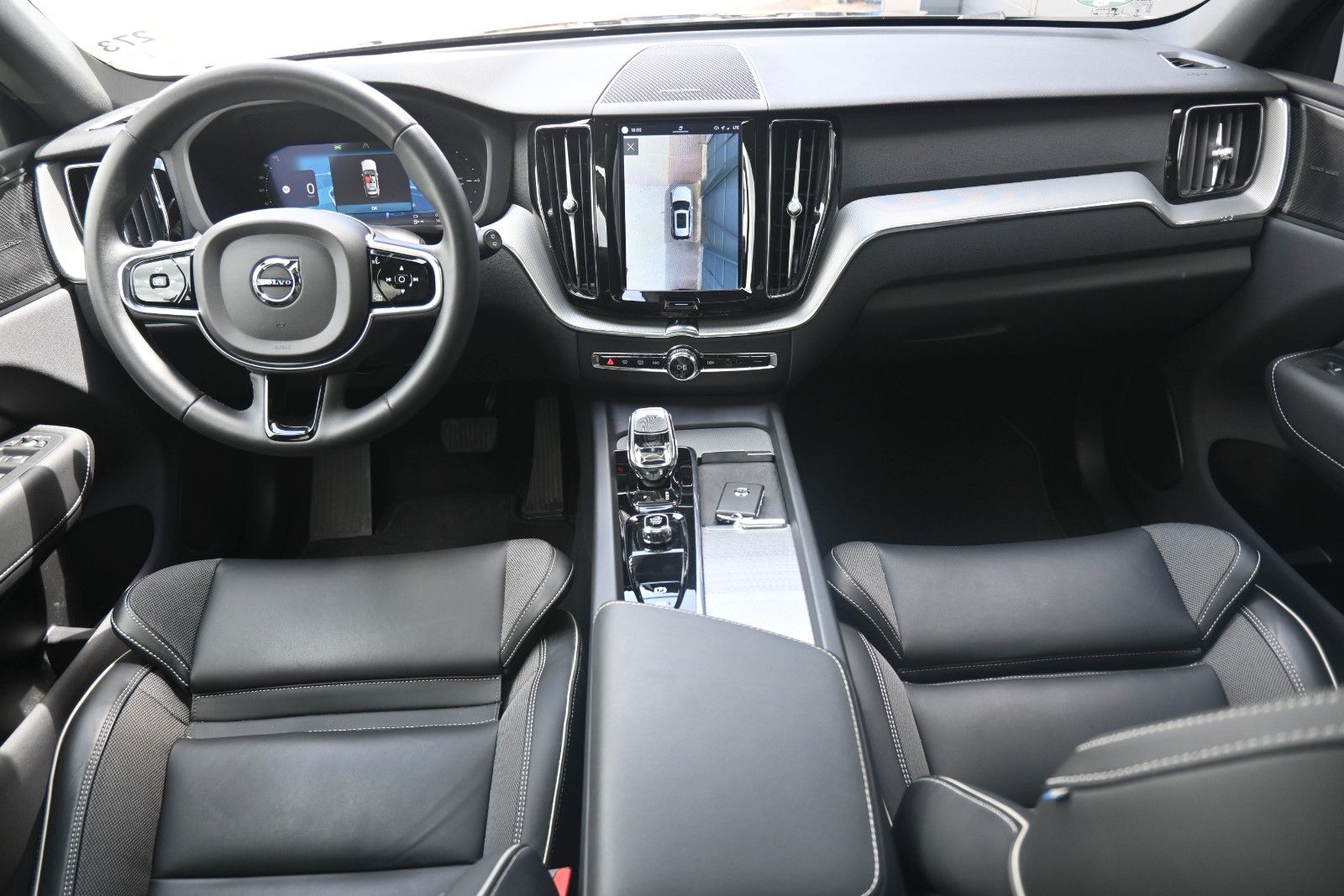 Fahrzeugabbildung Volvo XC60 T6 AWD Recharge Plus Dark*360°*ACC*AHK