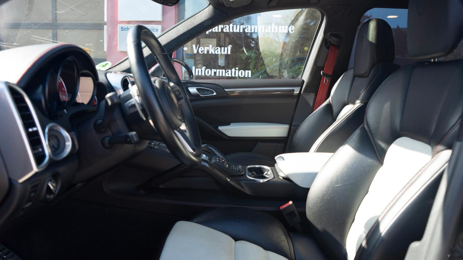 Porsche Cayenne Turbo S 21" Panorama PCCB