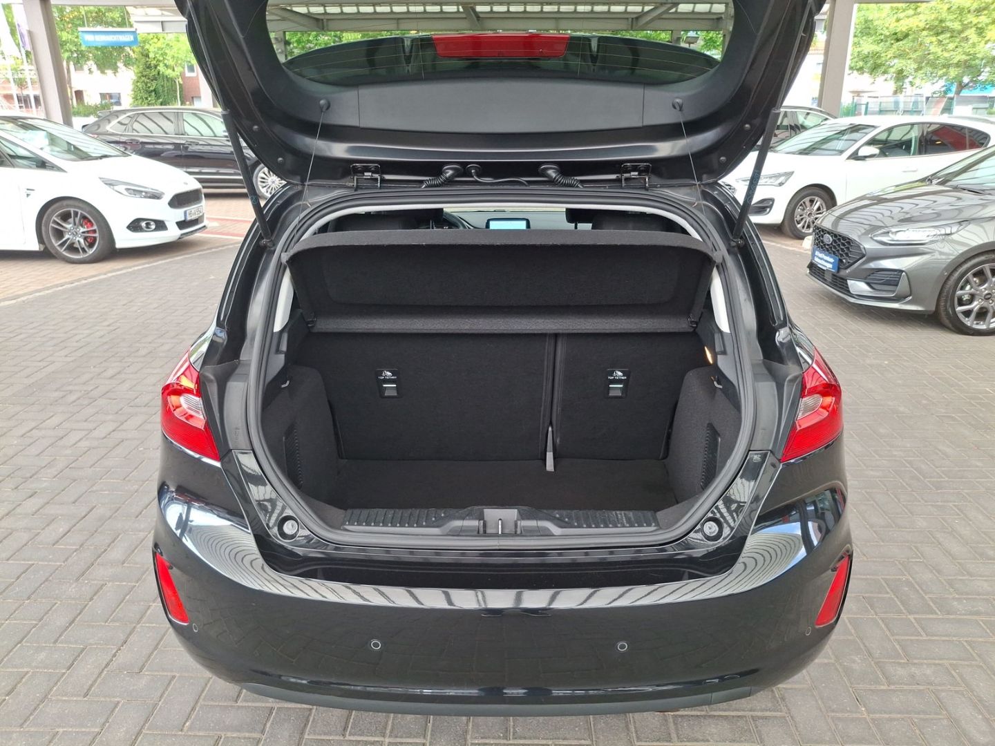 Fahrzeugabbildung Ford Fiesta Cool & Connect 1.0  PPS/NAVI/TEMP/Winterp