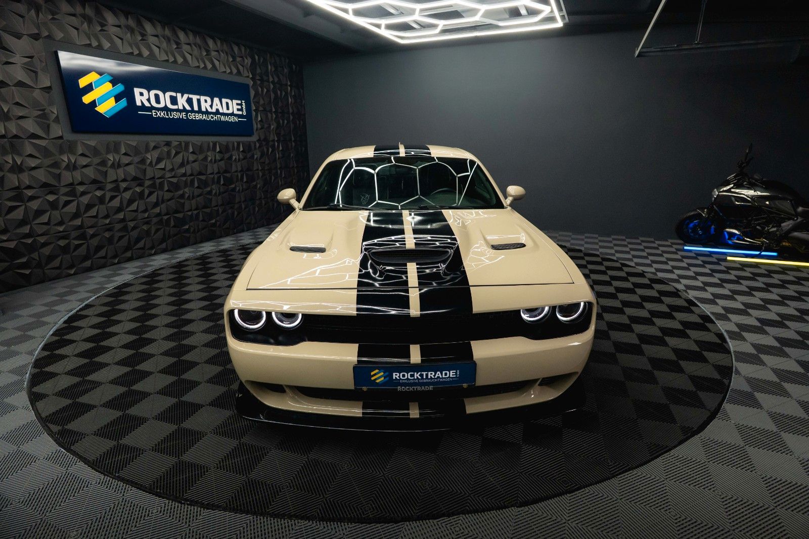Fahrzeugabbildung Dodge Challenger 6.4 V8 SRT 392 R/T SCAT PACK WIDEBODY
