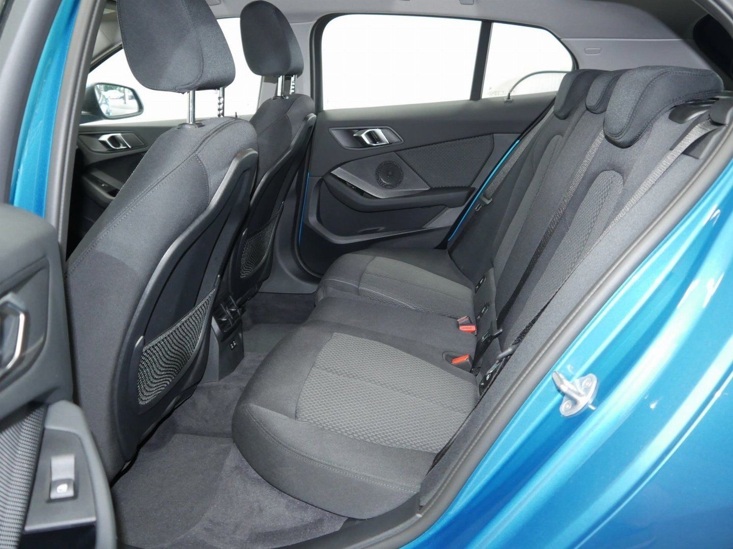 Fahrzeugabbildung BMW 116i | Außenspiegelpaket | Tempomat | Sitzheizun