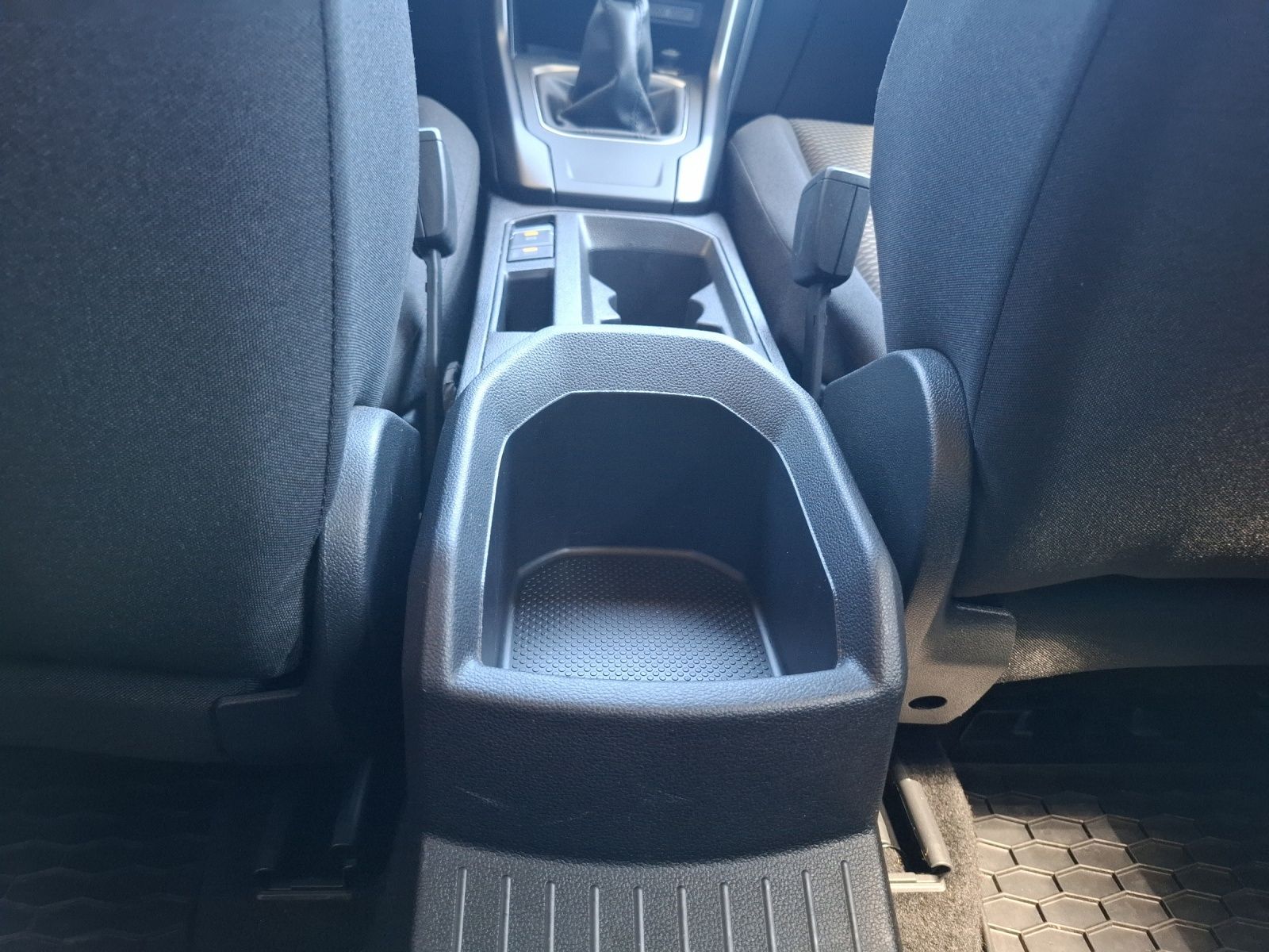 Fahrzeugabbildung Volkswagen T-Roc TSI LED AHK AID LANE Assist