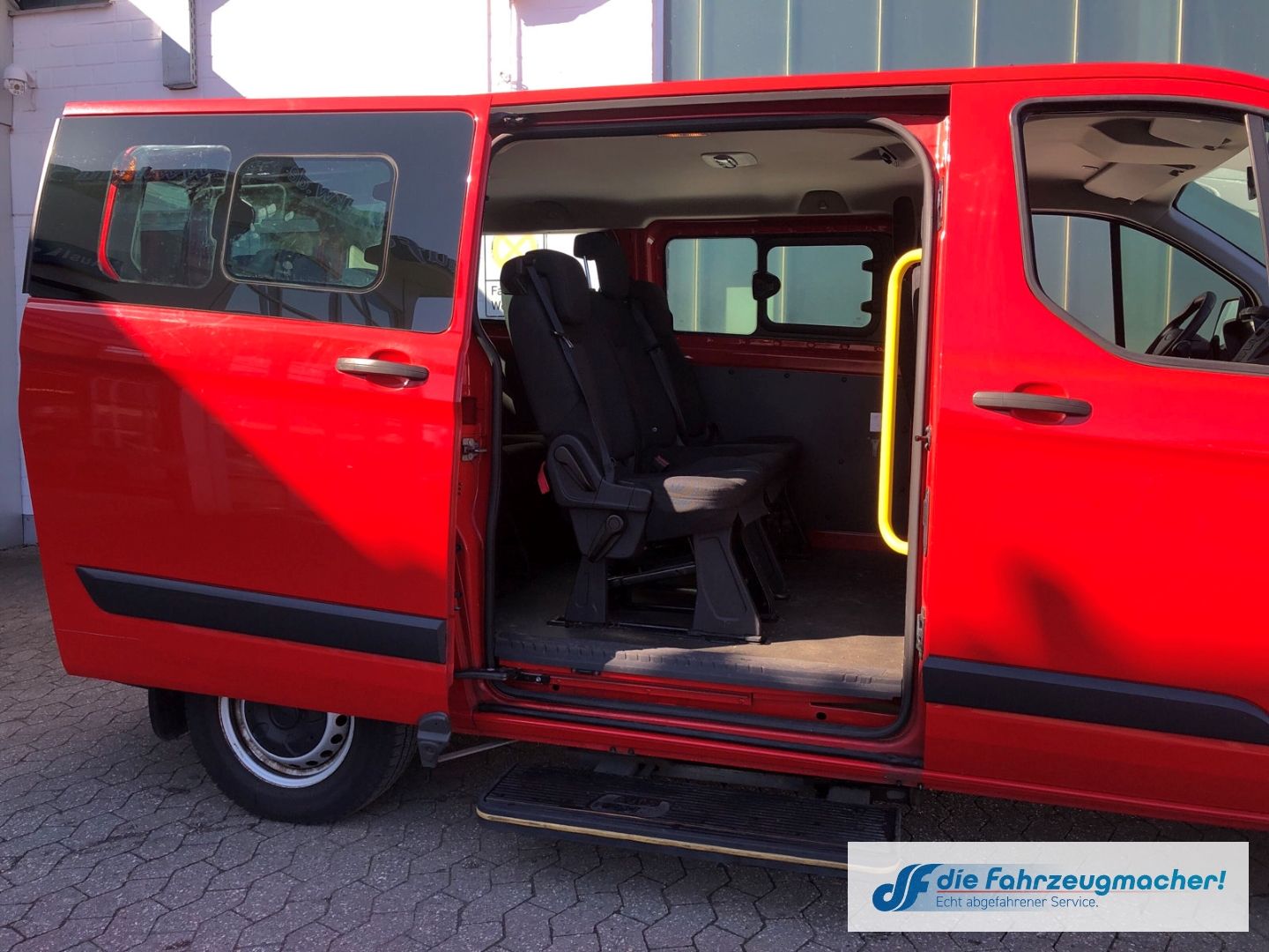 Fahrzeugabbildung Ford Transit Custom Kombi 300 L1 2.2 TDCi *2545