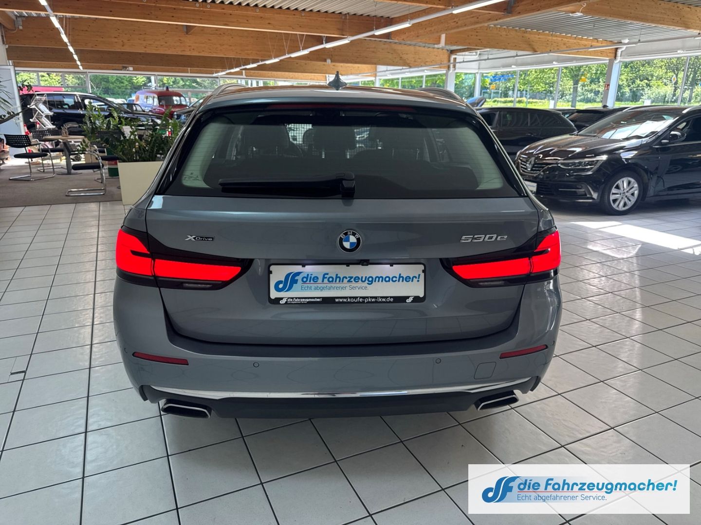 Fahrzeugabbildung BMW 530 e xDrive Luxury Line Touring HUD LuftF Pano