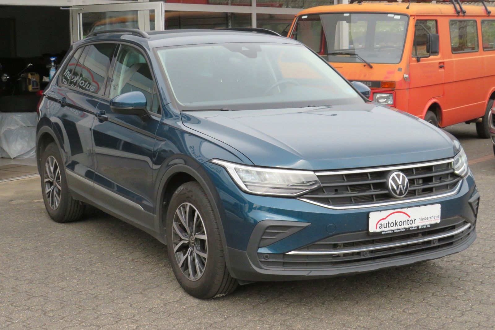 Fahrzeugabbildung Volkswagen Tiguan Life DSG AHK KAMERA ACC PDC SITZH. NAVI 1