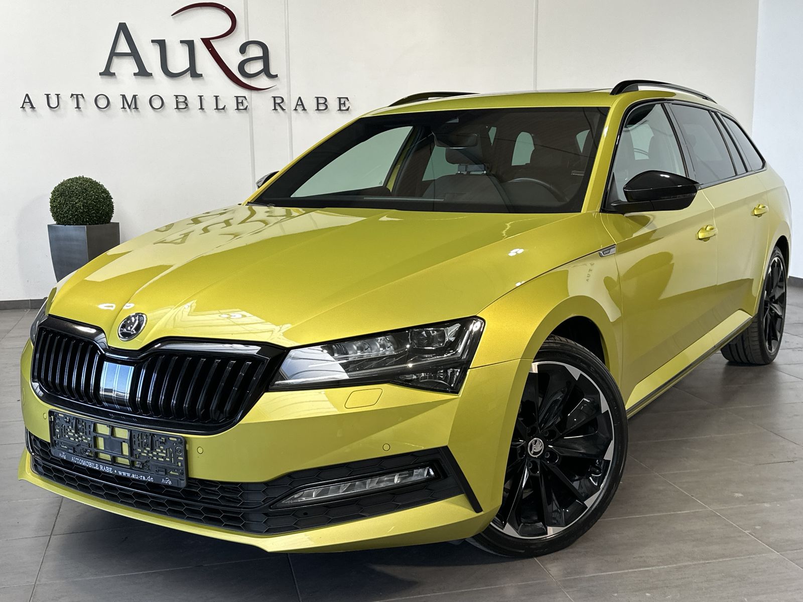 Fahrzeugabbildung SKODA Superb Sportline 4x4 NAV+LED+PANO+AHK+MEMORY+ACC