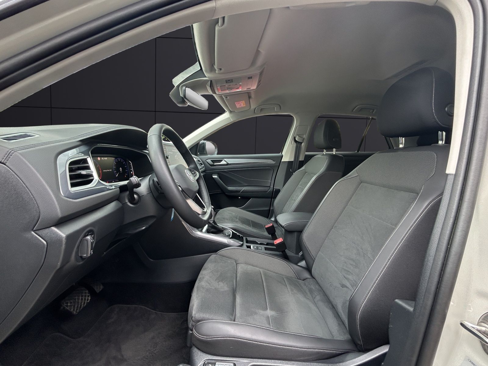 Fahrzeugabbildung Volkswagen T-Roc TSI Style DSG LEDplus CarPlay AID ACC RFK